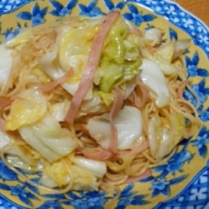 キャベツとハムのガーリックしょうゆパスタ